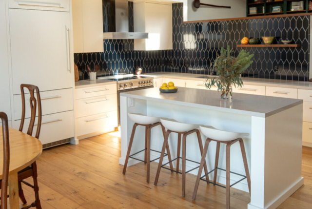 North Vancouver - Complete Home renovation kitchen island (counter top) - Refresh Home Renovations